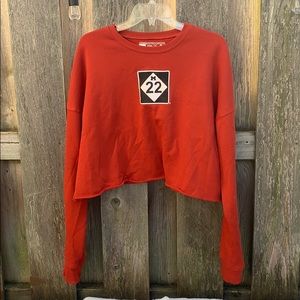 M22 cropped sweatshirt.